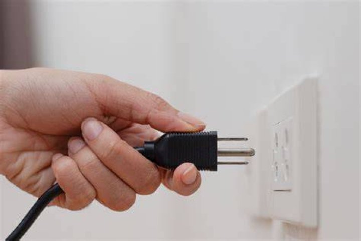 Should you power off a router before unplugging it?